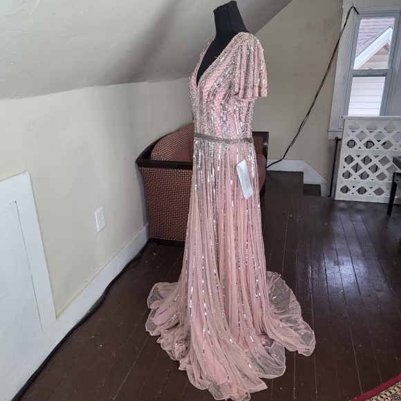 Mac Duggal Blush Pink Sequin V-Neck Gown Size 10 NEW w/ Defect - Picture 8 of 16